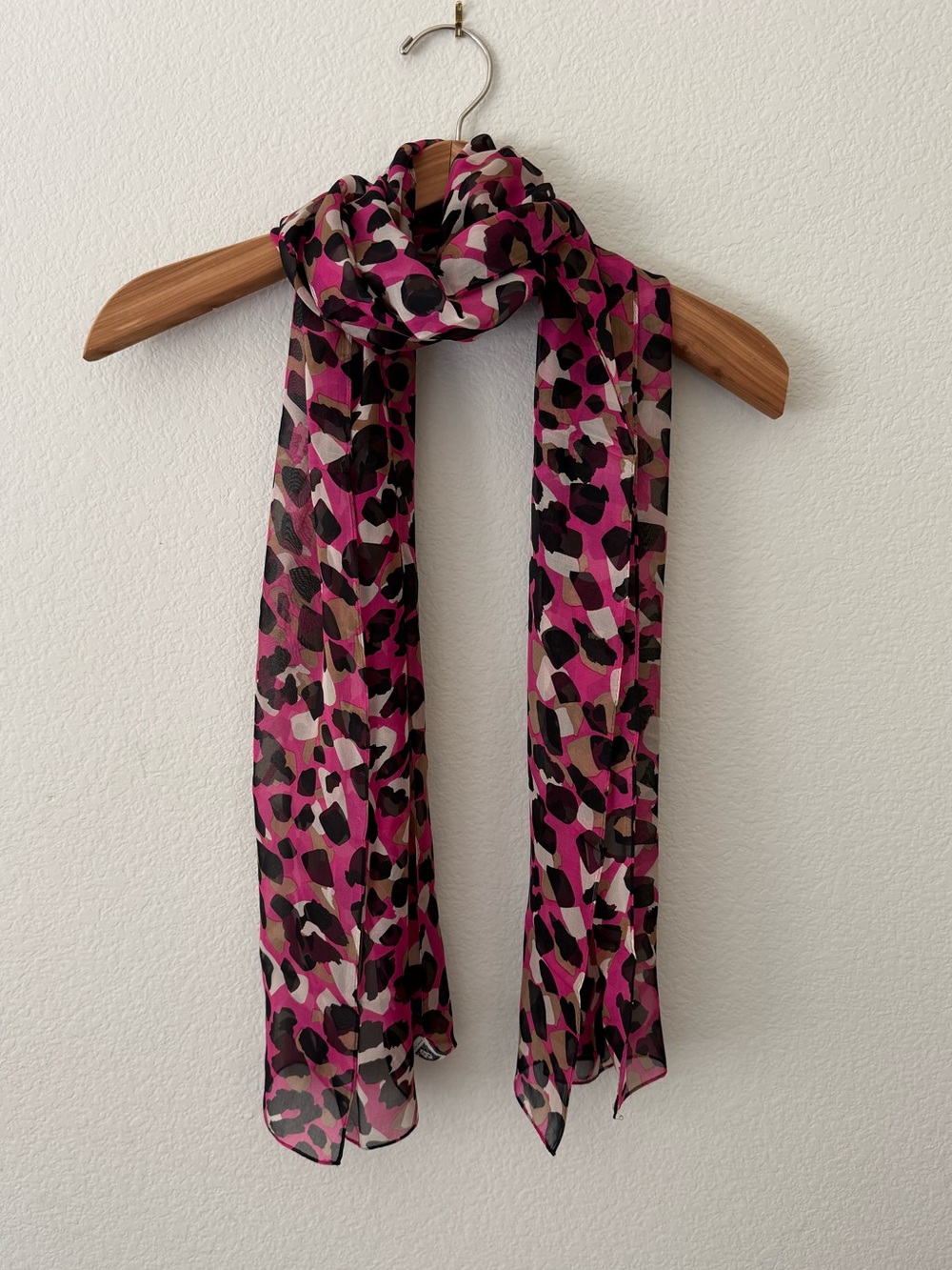 Anne Klein Fuchsia Pink & Black Leopard Print Oblong Scarf
